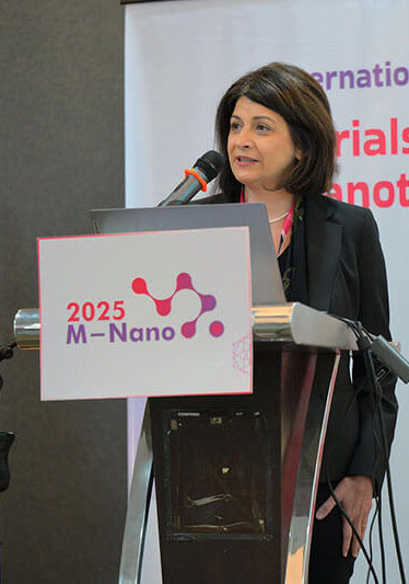 Delegates networking during coffee break