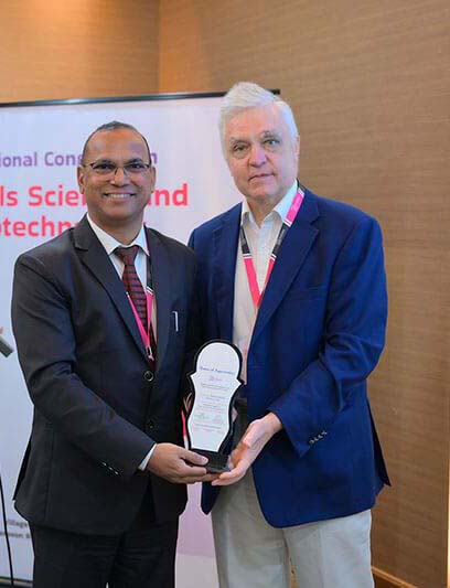 Delegates having lunch and networking